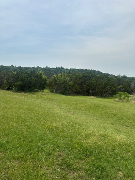 Building Photo - 230 Linda's Ln