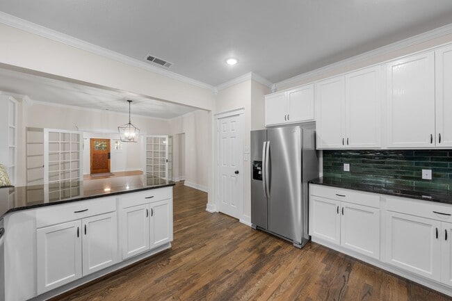 Building Photo - Charming 3 Bed / 2 Bath Single-Family Home with Detached 2-Car Garage in Temple ISD