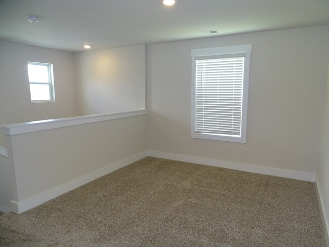 Building Photo - 146 Bromes Wy