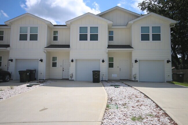 Building Photo - Pet-Friendly 3BR Townhome in Meadow Brook ...