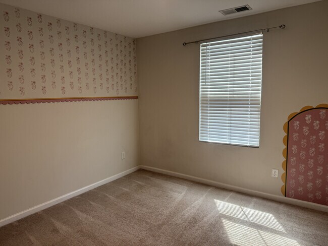 Building Photo - 115 Portchester Ln