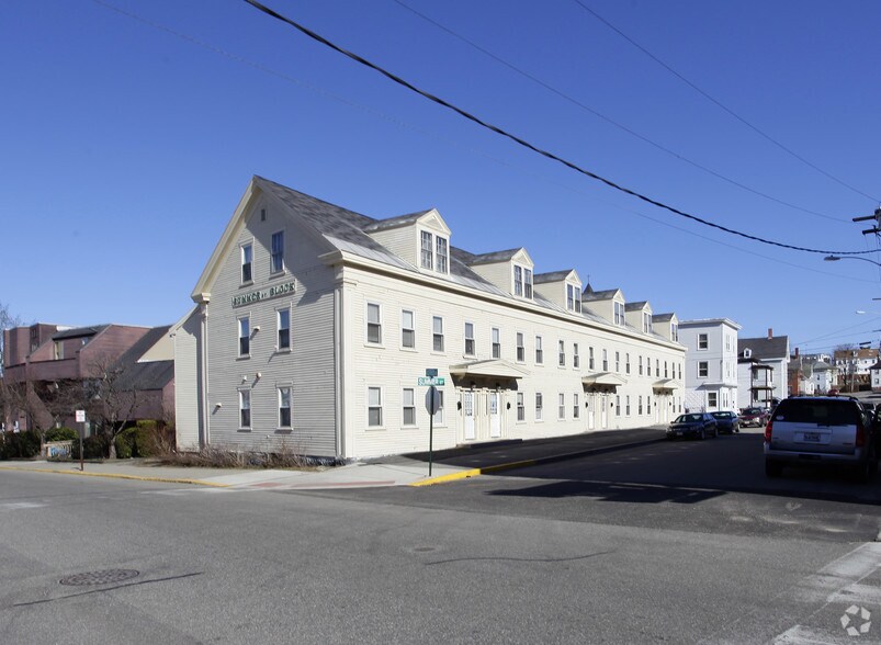 Primary Photo - Summer Street Block