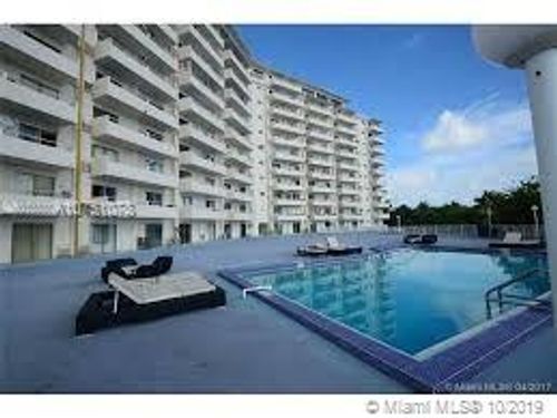 Building Photo - 7904 West Dr