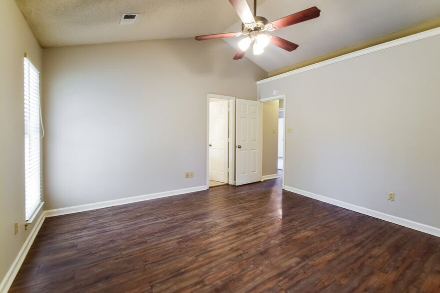 Building Photo - 7417 Hunters Hollow Ln