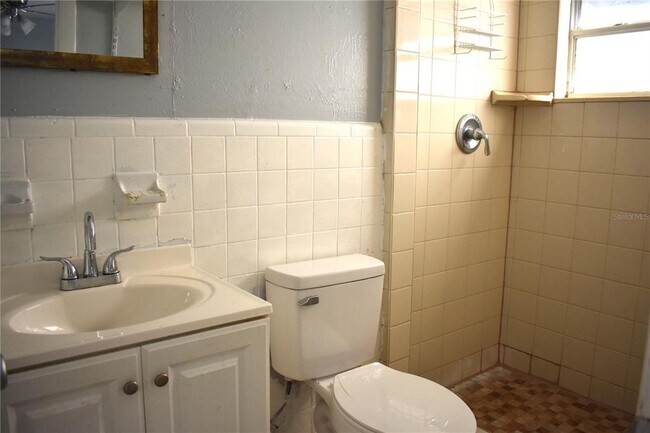 Building Photo - 5920 Riviera Dr