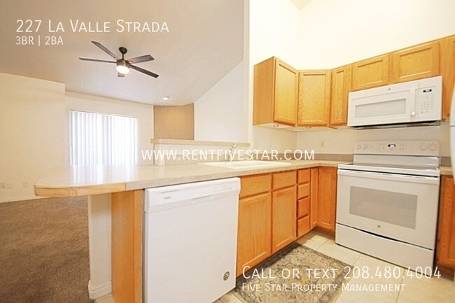 Building Photo - 227 La Valle Strada