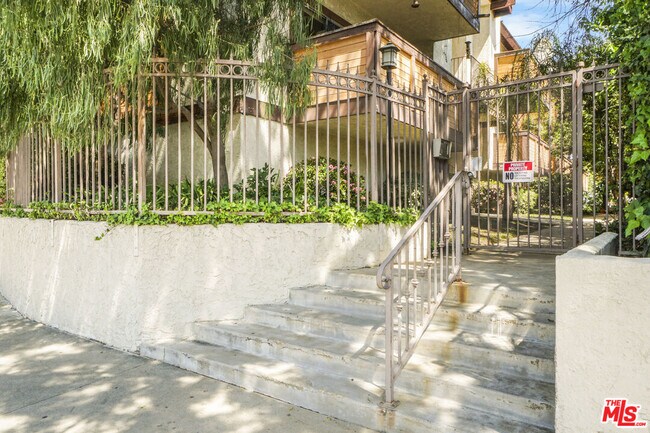 Building Photo - 5534 Sylmar Ave