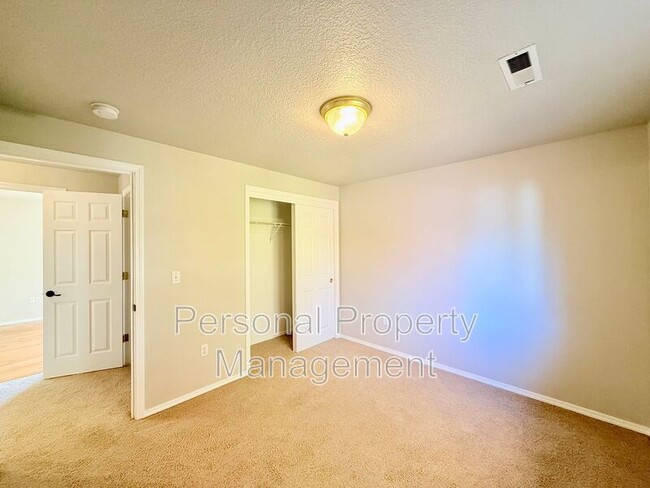 Building Photo - 2312 NE 106th St