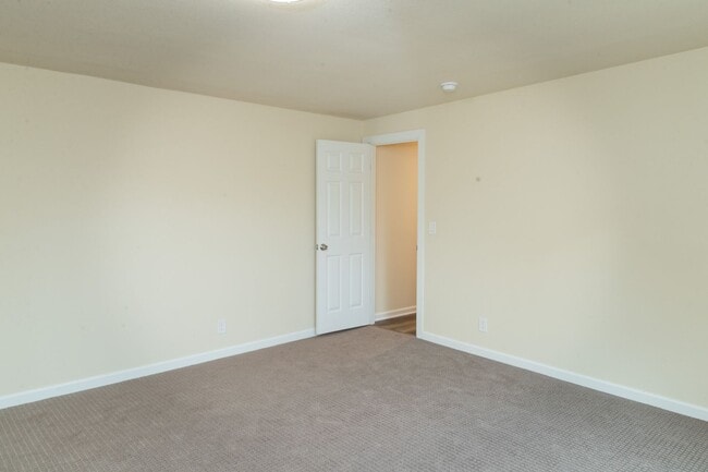 Building Photo - South Salinas  Available NOW 2 bed/1 bath