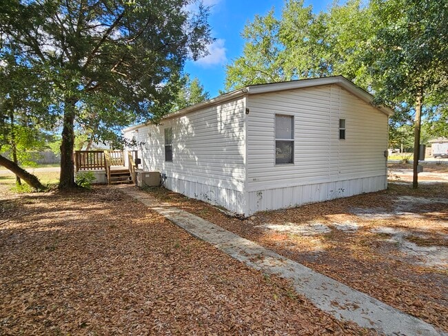 Building Photo - 2494 Salamanca St
