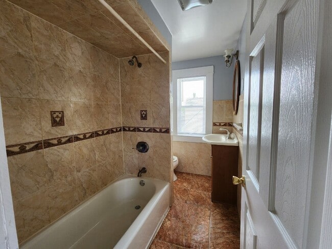 Building Photo - A Terrific Home For Your Family in Paramus