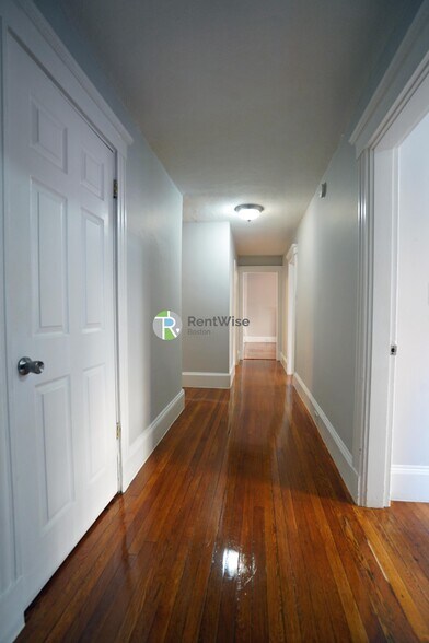 Building Photo - 146 Chiswick Rd