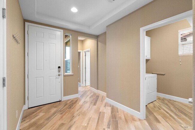 Building Photo - 123 Alpine Dr