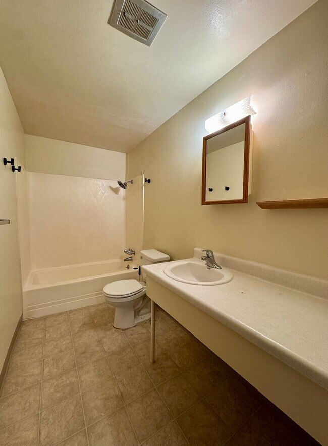 Building Photo - 4564greg