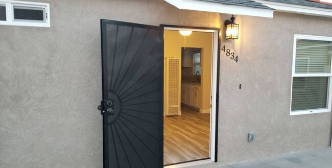 Building Photo - 4834 Pescadero Ave