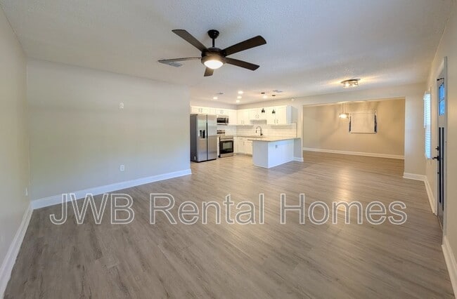 Building Photo - 755 McDuff Ave S