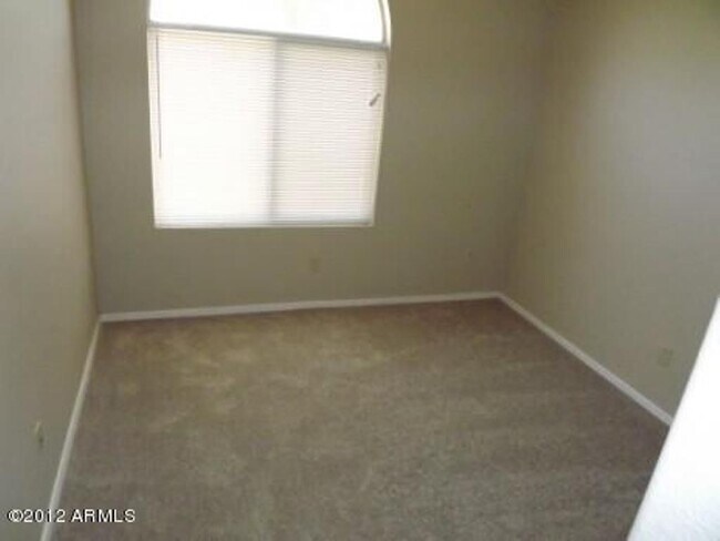 Building Photo - 2471 W Hemlock Way