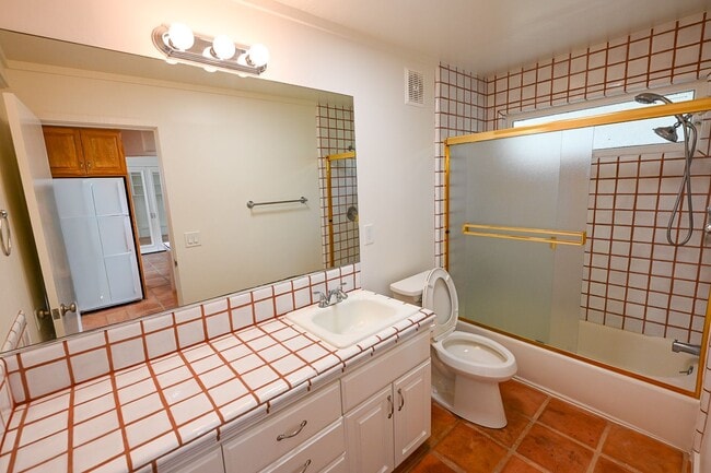 Building Photo - Dolores Street Triplex