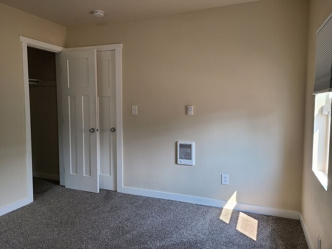 Building Photo - Beautifully Updated South Tacoma 3 Bedroom