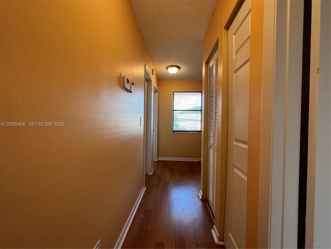 Building Photo - 5170 Tennis Ln