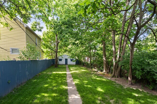 Building Photo - 1287 Mooberry St