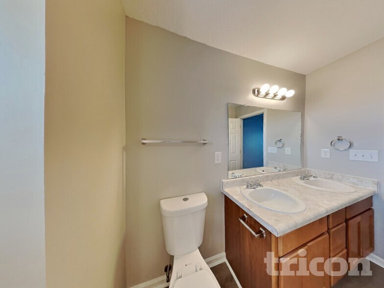 Building Photo - 1908 Sherman Court