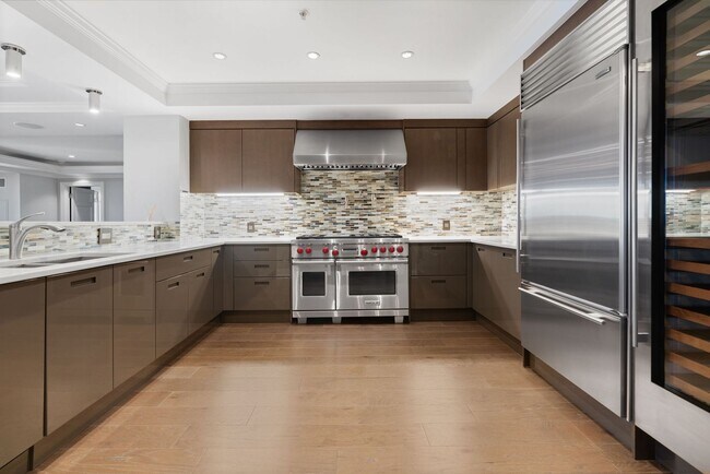 Building Photo - Ritz Carlton Residences - Two Story Penthouse Unit!