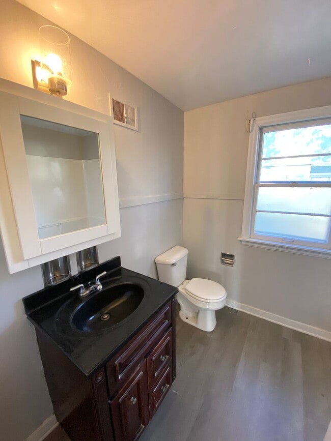 Building Photo - Don't Miss out! New Listing Available Now!...