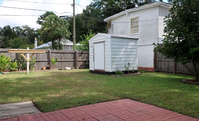 Building Photo - Minutes from Savannah, shops and restaurants