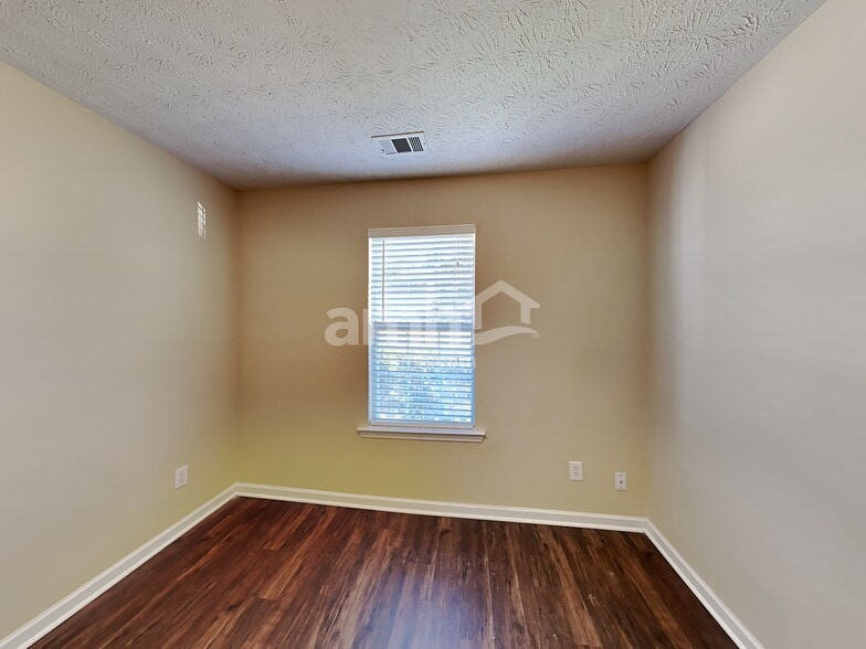 Building Photo - 532 Halley Way