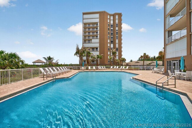 Building Photo - 4180 N Hwy A1A