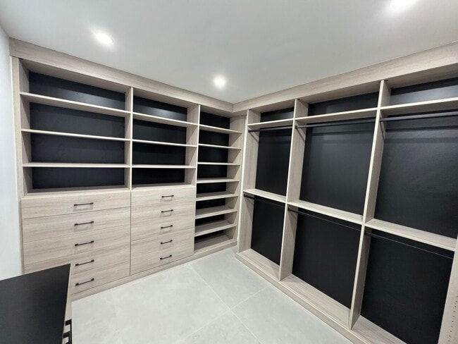 Building Photo - 1133 SW 11th St