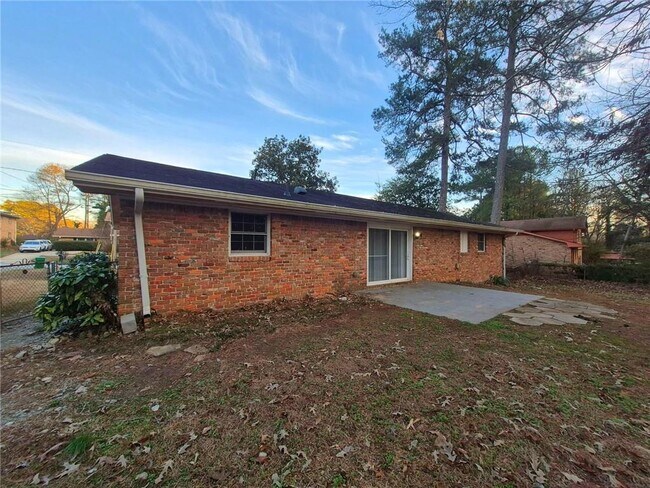 Building Photo - 2057 Willamette Way