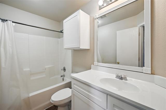 Building Photo - 1317 Village Garden Dr