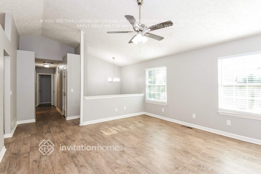 Building Photo - 900 Barros Cir