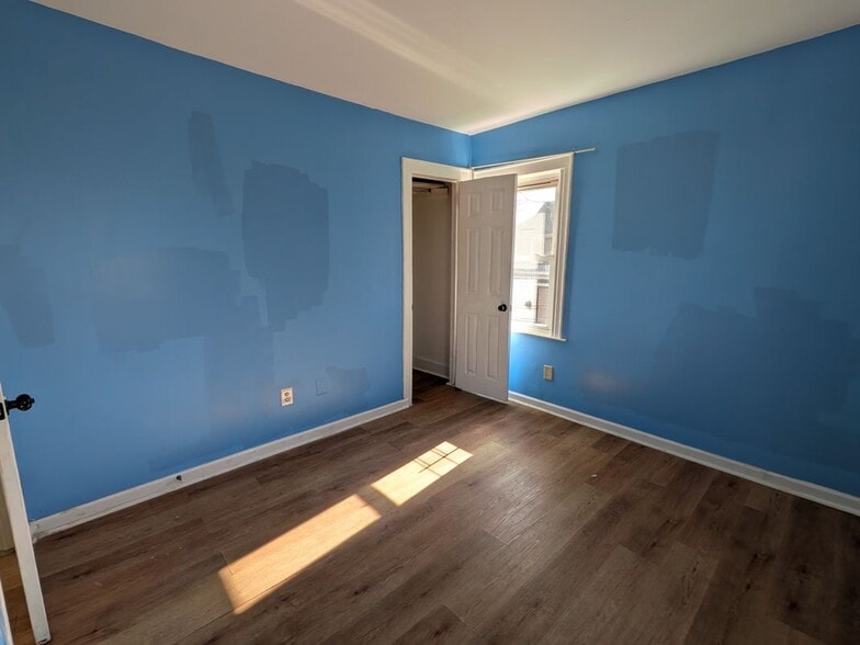 Building Photo - 205-11 110th Ave