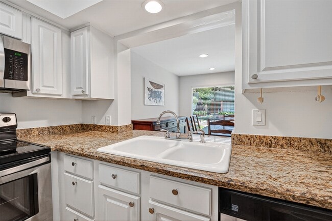 Building Photo - 6466 Bayou Glen Rd