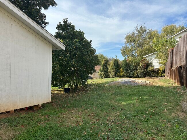 Yard fenced - 7536 Fallow Ln