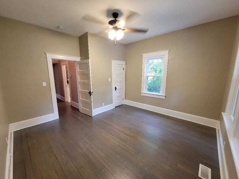 Building Photo - 1108 College Ave