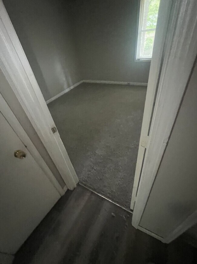 Building Photo - 8297 Glenwoods Terrace