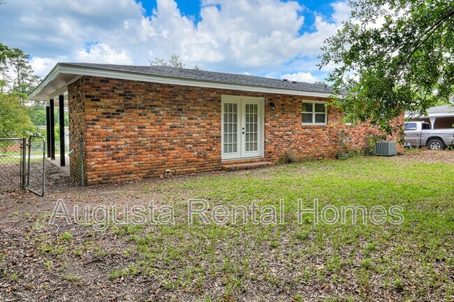 Building Photo - 1406 Ridgewood Dr