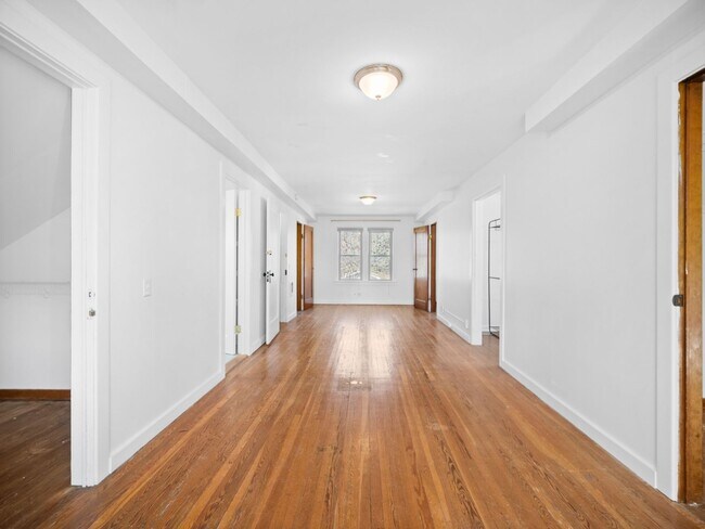 Building Photo - Modern & Cozy Retreat in Spokane – Prime Location Near Downtown