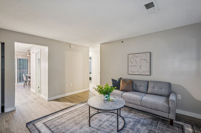 Building Photo - 2705 Kenridge Pkwy