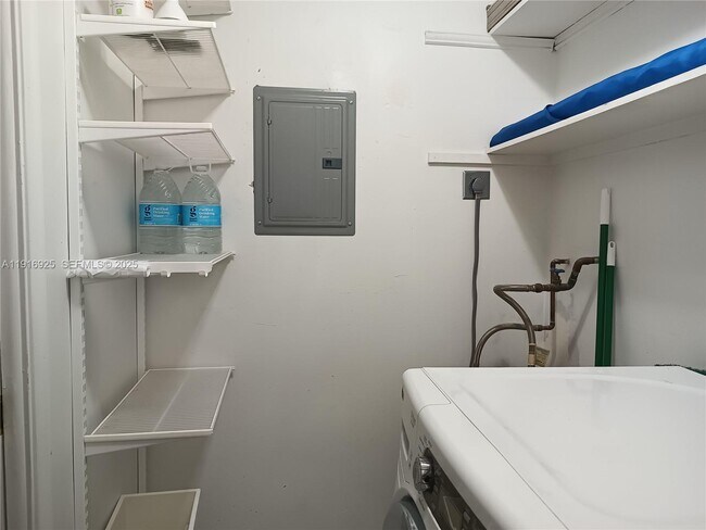 Building Photo - 1818 Fillmore St