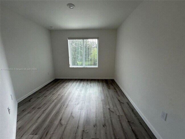 Building Photo - 4756 SW 63rd Ave