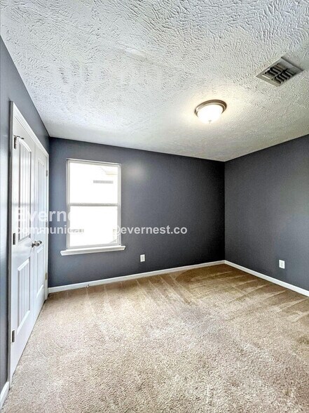 Building Photo - 441 Vailview Dr