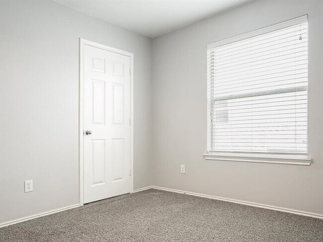 Building Photo - 2414 Alcove Foster Ct