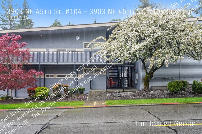 Building Photo - 3903 NE 45th St