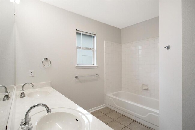 Building Photo - 809 Deercreek Ln