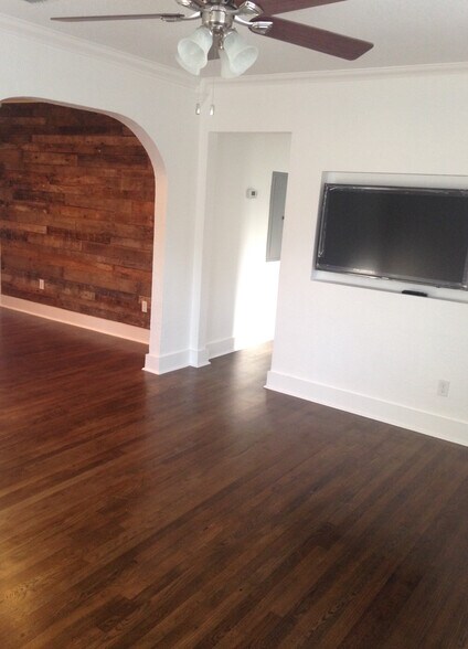 DR/LR - 1533 Yancey Street